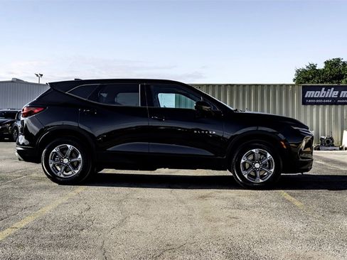 Used 2025 Chevrolet Blazer LT image 4