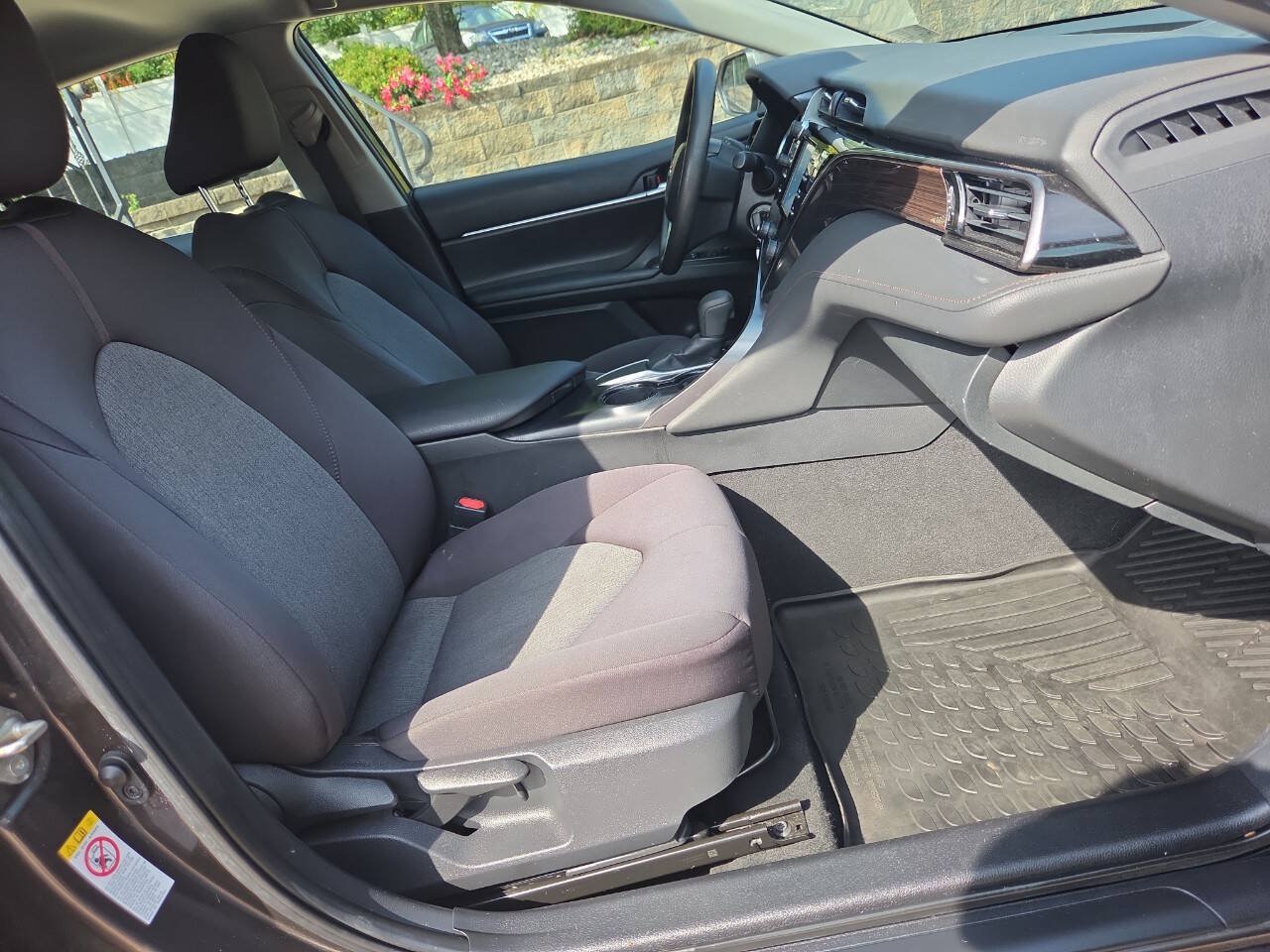 Used 2019 Toyota Camry LE FWD image 27
