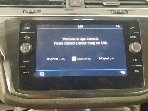 Used 2018 Volkswagen Tiguan SE FWD image 23