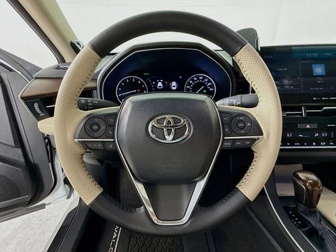 Used 2019 Toyota Avalon Limited image 11