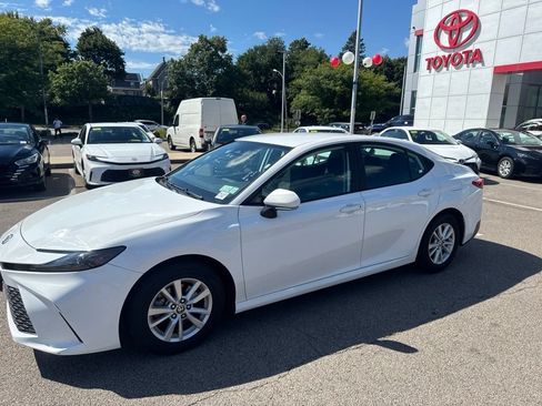 Used 2025 Toyota Camry LE FWD image 3