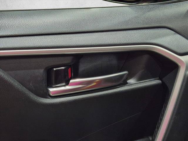 Used 2021 Toyota RAV4 XLE w/ Convenience Package FWD image 13