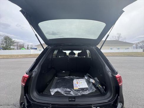 Certified 2023 Volkswagen Tiguan SE R-Line image 23