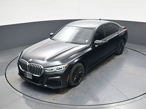 Used 2021 BMW 750i xDrive w/ Executive Package image 27