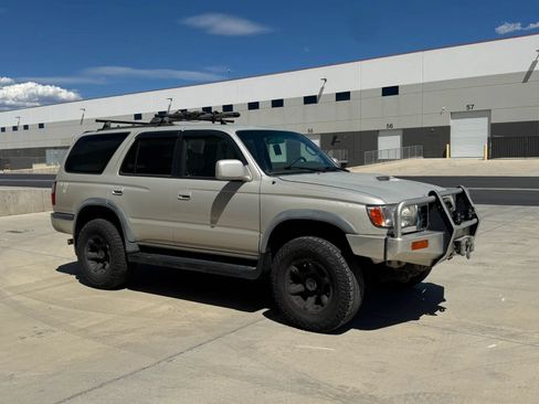 Used 1999 Toyota 4Runner SR5 w/ Upgrade Value Pkg 6 AWD/4WD image 7