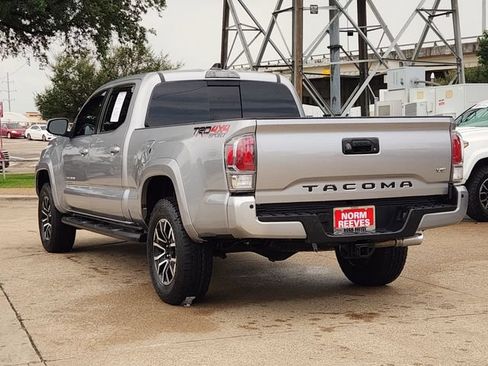 Used 2021 Toyota Tacoma TRD Sport w/ Technology Package AWD/4WD image 4