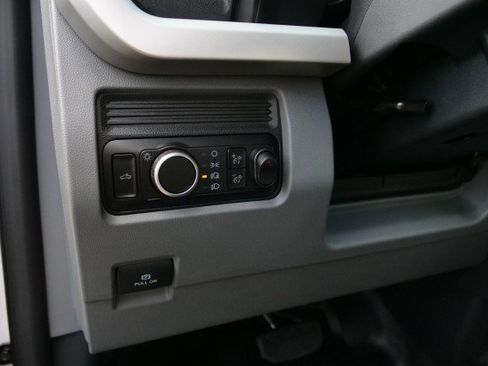 Used 2025 Ford F250 XL RWD image 19
