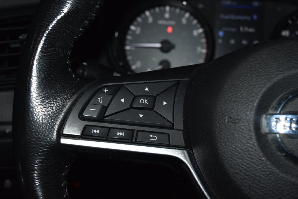 Used 2019 Nissan Rogue SV FWD image 9