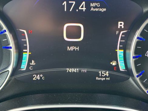 Used 2023 Chrysler Pacifica Limited FWD image 9