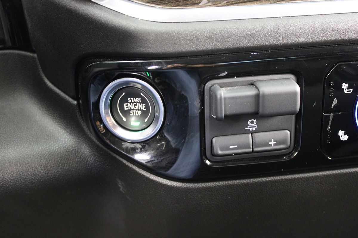 Used 2025 Chevrolet Silverado 1500 LT AWD/4WD image 12