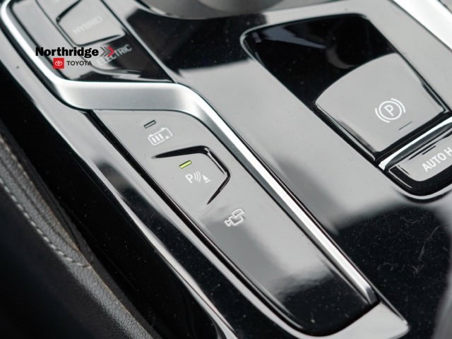 Used 2021 BMW 530e w/ M Sport Package RWD image 30