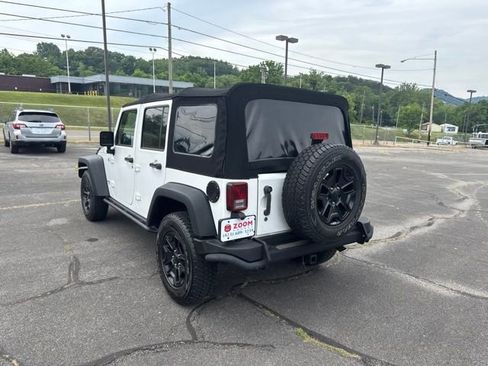 Used 2013 Jeep Wrangler Unlimited Sahara AWD/4WD image 6