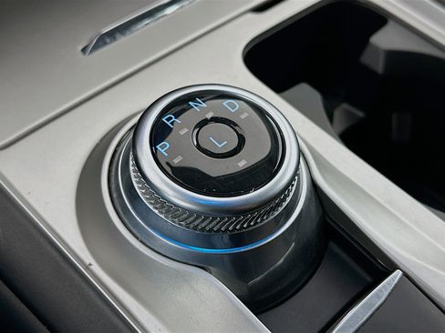 Used 2021 Ford Explorer XLT image 24