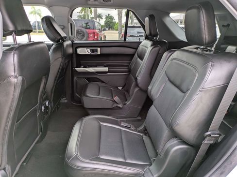 Used 2023 Ford Explorer Limited w/ Limited Technology Package RWD image 17