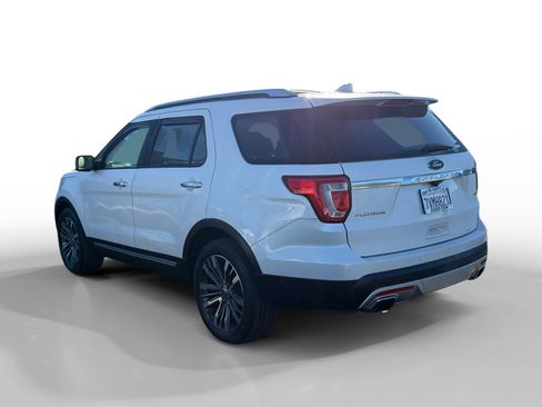 Used 2017 Ford Explorer Platinum image 3