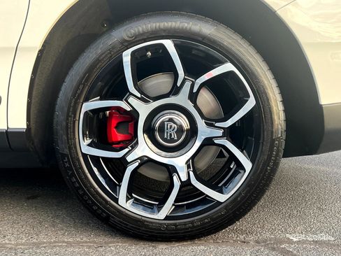 Used 2022 Rolls-Royce Cullinan Black Badge image 99