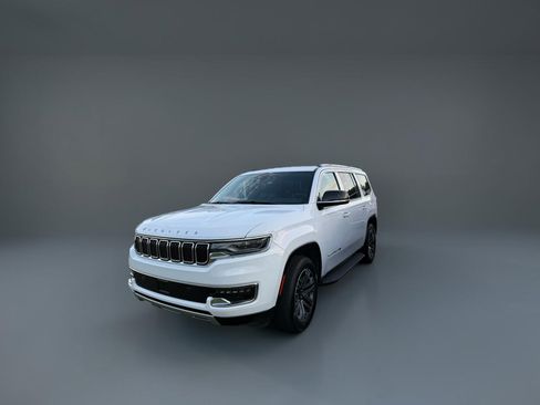 Used 2024 Jeep Wagoneer Series II w/ Flexible Seating Group RWD image 1