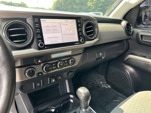 Used 2021 Toyota Tacoma SR5 AWD/4WD image 16