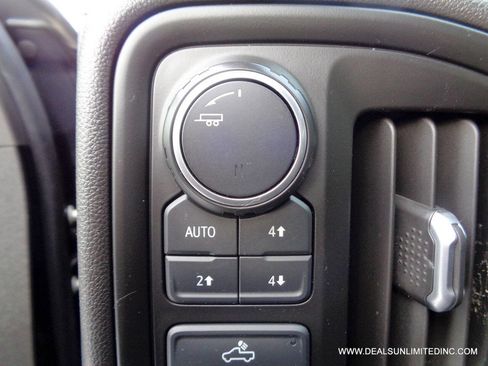 Used 2021 Chevrolet Silverado 1500 Custom Trail Boss w/ Midnight Edition image 13