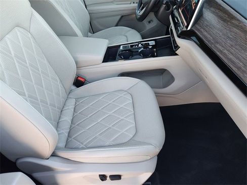 Used 2024 Volkswagen Atlas SEL Premium R-Line image 9