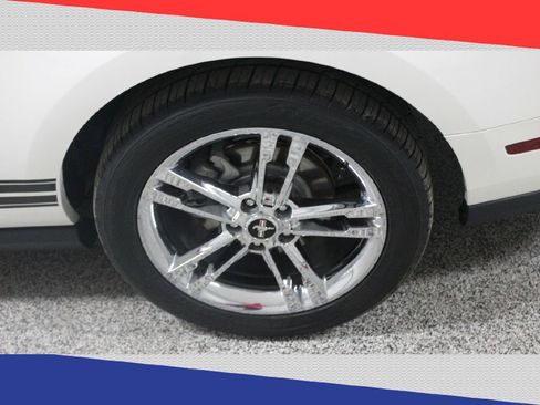 Used 2010 Ford Mustang Premium image 33