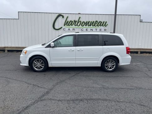 Used 2015 Dodge Grand Caravan SXT image 2