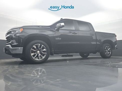Used 2022 Chevrolet Silverado 1500 LT w/ Convenience Package II RWD image 29