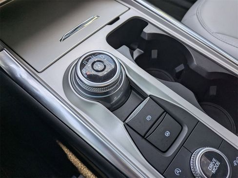 Used 2021 Ford Explorer XLT w/ Equipment Group 202A image 12