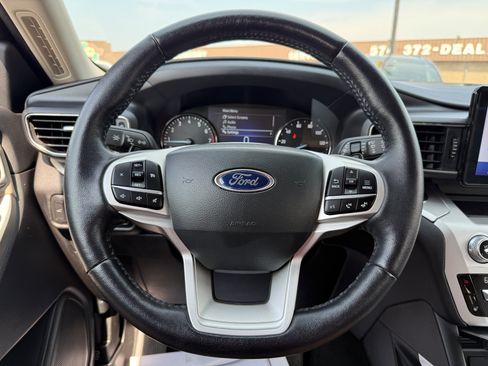 Used 2021 Ford Explorer XLT w/ Equipment Group 202A AWD/4WD image 19