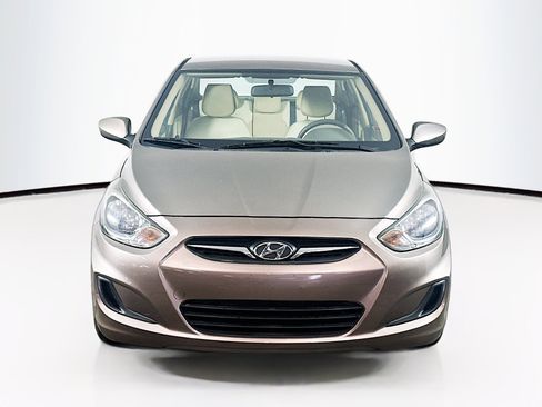 Used 2012 Hyundai Accent GLS w/ Comfort Pkg 2 FWD image 2