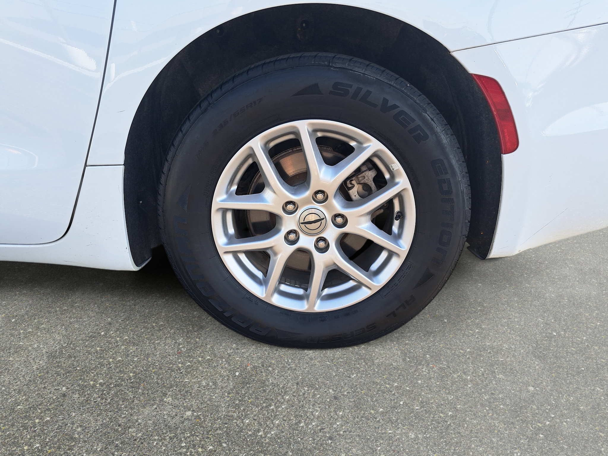 Certified 2024 Chrysler Pacifica Touring-L FWD image 34