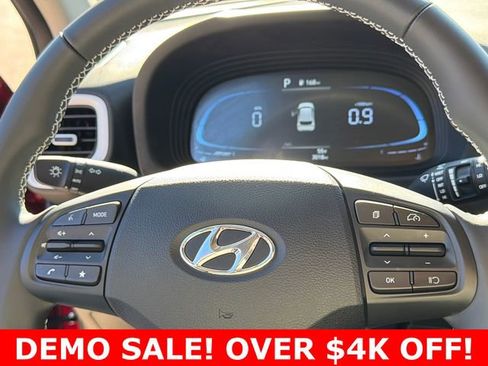 Certified 2025 Hyundai Venue Limited image 25