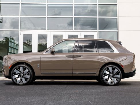 Certified 2025 Rolls-Royce Cullinan AWD/4WD image 6
