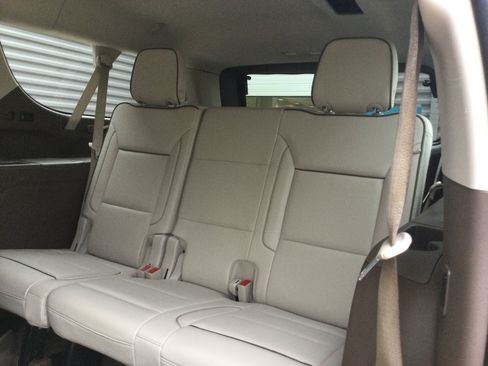 Used 2021 GMC Yukon XL Denali w/ Denali Ultimate Package AWD/4WD image 11