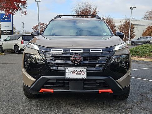 Certified 2025 Nissan Rogue SV image 2