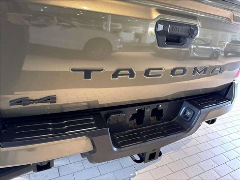 Used 2024 Toyota Tacoma TRD Sport AWD/4WD image 38