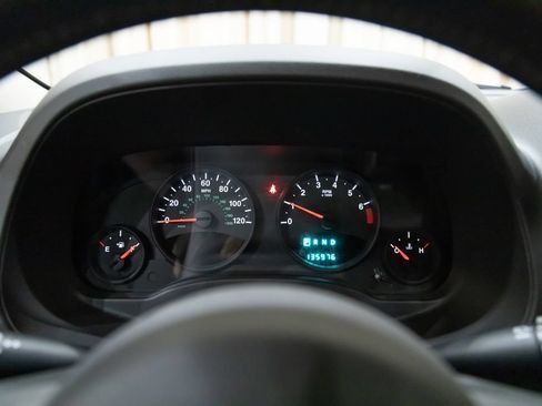Used 2013 Jeep Patriot Latitude w/ Sun/Sound Group FWD image 16