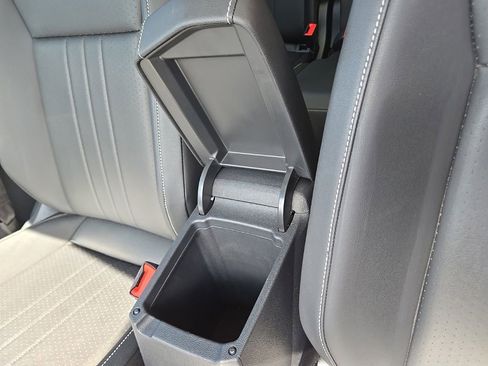 Used 2023 Volkswagen Tiguan SE w/ Panoramic Sunroof Package FWD image 31