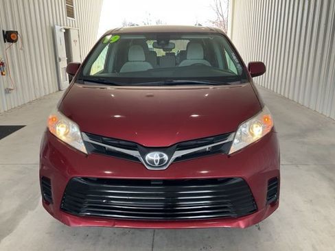 Used 2019 Toyota Sienna LE image 25