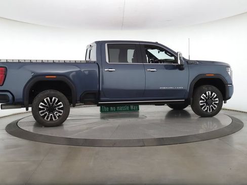 Used 2026 GMC Sierra 2500 Denali Ultimate w/ LPO, GMC Protection Package AWD/4WD image 6