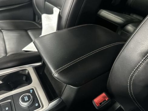Used 2023 Ford Explorer XLT w/ Equipment Group 202A AWD/4WD image 28