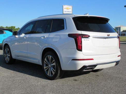 Used 2025 Cadillac XT6 Premium Luxury w/ Technology Package FWD image 5