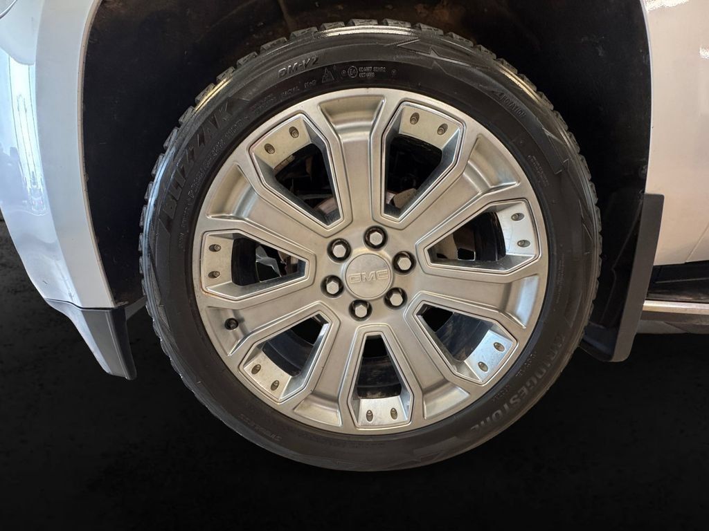 Used 2018 GMC Yukon XL Denali w/ Open Road Package AWD/4WD image 9