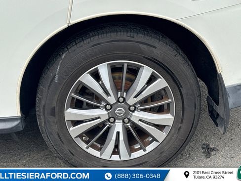 Used 2018 Nissan Pathfinder S image 12