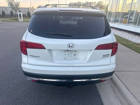 Used 2017 Honda Pilot Touring image 7