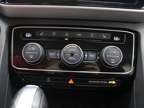 Used 2021 Volkswagen Atlas SEL Premium image 45