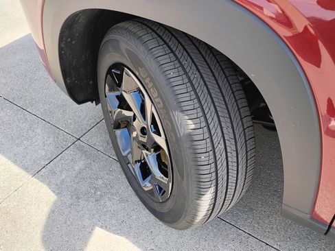 Used 2025 Chevrolet Trax LT w/ LT Convenience Package image 24