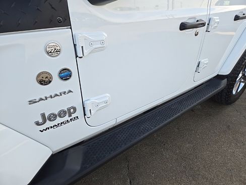 Used 2018 Jeep Wrangler Unlimited Sahara image 23