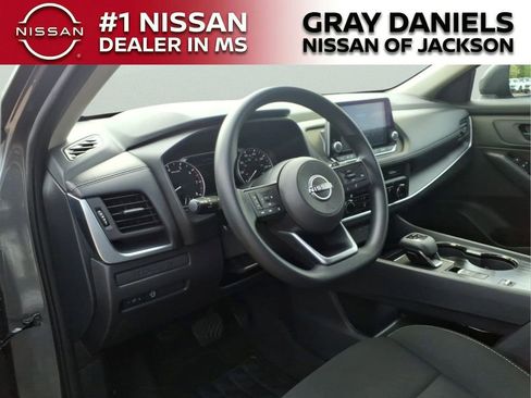 Used 2024 Nissan Rogue S FWD image 10