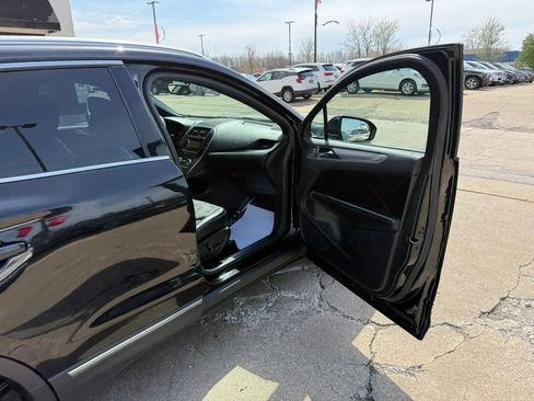 Used 2019 Lincoln MKC Premiere AWD/4WD image 25